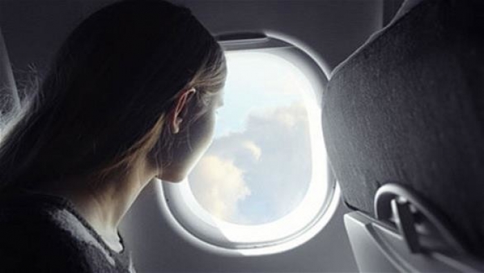لماذا يجب أن تبقى نوافذ الطائرة مفتوحة خلال الإقلاع والهبوط؟