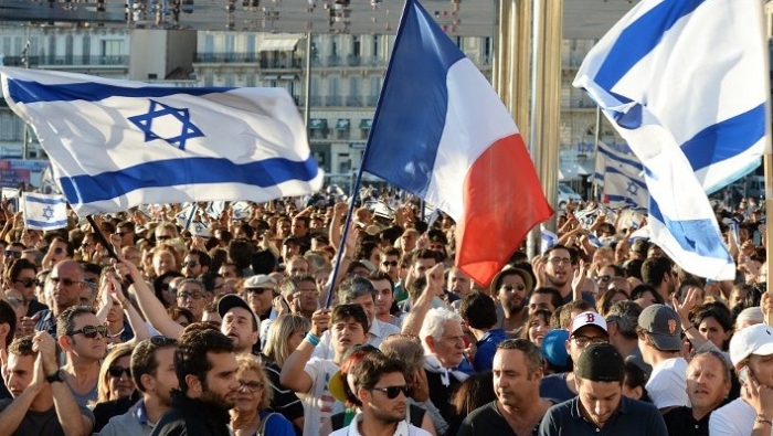 خلاف داخل الكنيست بشأن دوافع هجرة يهود فرنسا 