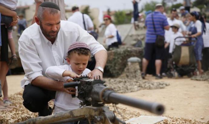 دعوات إسرائيلية: إحملوا السلاح واشتبكوا مع منفذي العمليات الفلسطينيين