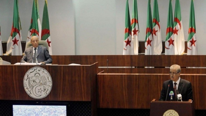 البرلمان الجزائري يصادق بالأغلبية على تعديل الدستور الجديد