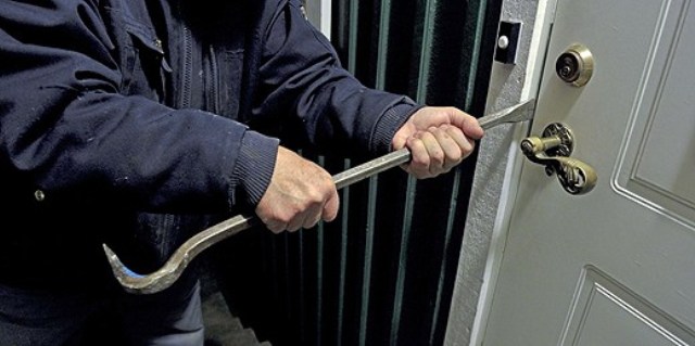 مجهولون يسرقون محل