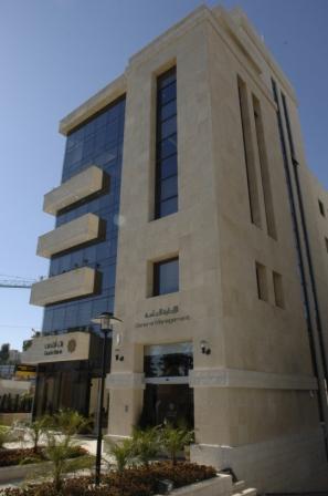 بنك القدس يقدم دعمه لمركز الشباب الإجتماعي بطولكرم
