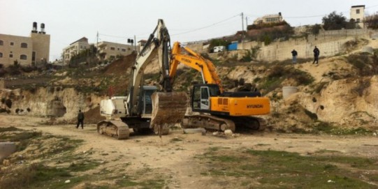 الاحتلال يجرف أراضي