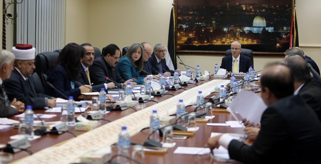 الحكومة تقرر منع منتجات خمس شركات إسرائيلية من الدخول إلى السوق الفلسطيني 