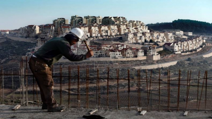 اسرائيل توقف 1200 فلسطيني يعملون بلا ترخيص