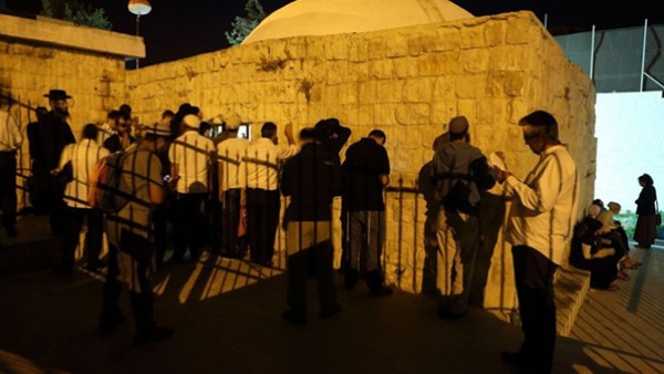 مستوطنون يقتحمون