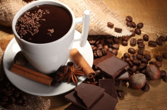 العلماء يفكون لغز نكهة القهوة وطعم الشوكولاته
