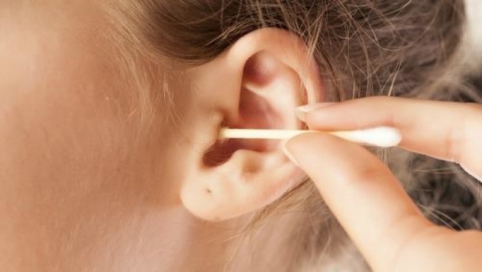 5 أخطاء شائعة عند تنظيف الأذن