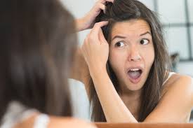 متى تستلزم قشرة الرأس استشارة الطبيب؟