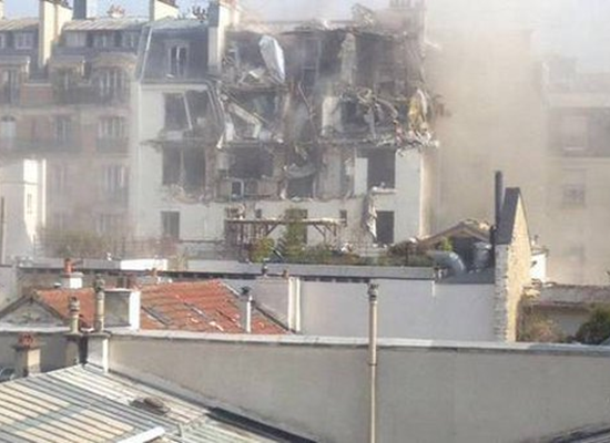 انفجار يدمر مبنى وسط العاصمة الفرنسية باريس (فيديو+صور)

