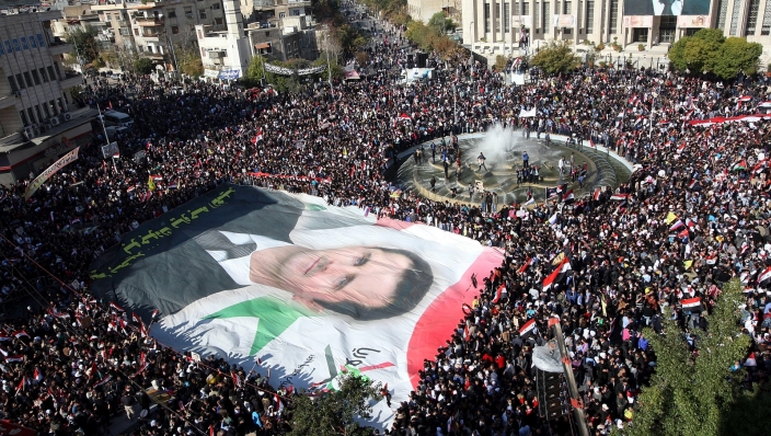 «ديفيد هيرست»: حكام الإمارات ومصر والأردن لن يسمحوا بالإطاحة بـ«الأسد» 