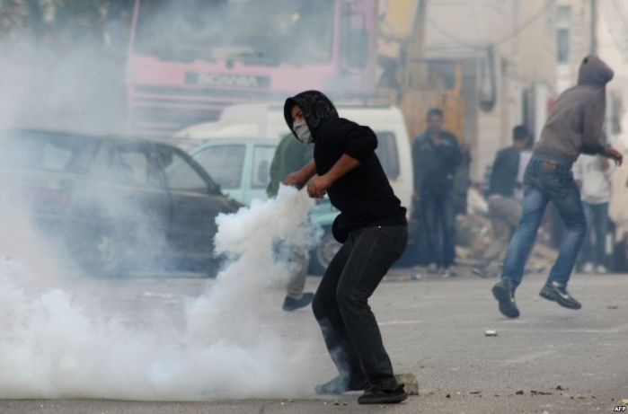 الاحتلال يعتقل مواطنا في القدس ويصيب آخرين بالرصاص