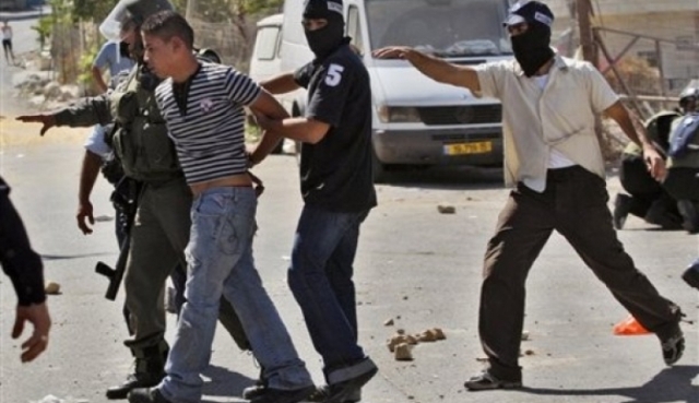 القدس: مستعربون يقتحمون مقهى ويعتقلون شابا
