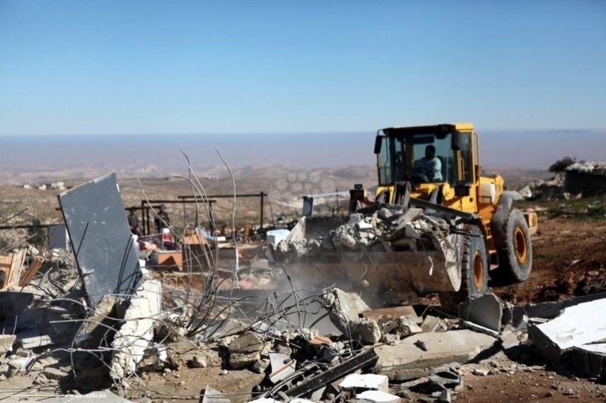 الاحتلال يهدم منزلا