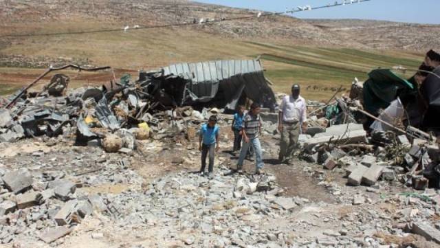 الاحتلال يهدم منزلا