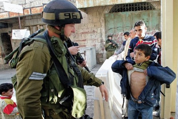 أطفال فلسطين .. حياة لا تخلو من الاعتقال والشهادة