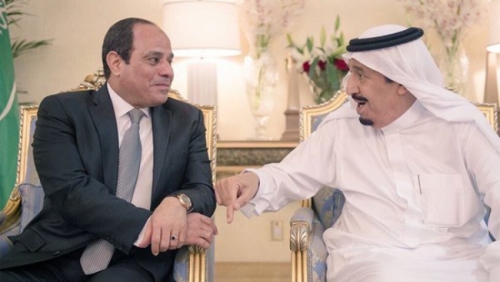 الملك سلمان يصل القاهرة في أول زيارة له إلى مصر