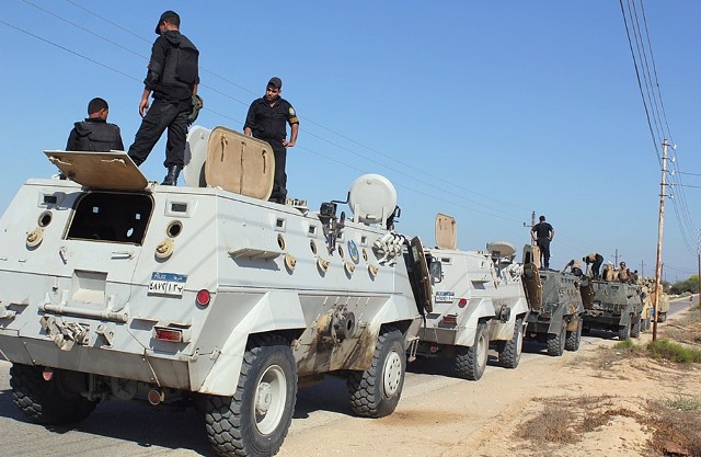 مقتل ثلاثة جنود مصريين بانفجار عبوة ناسفة بشمال سيناء
