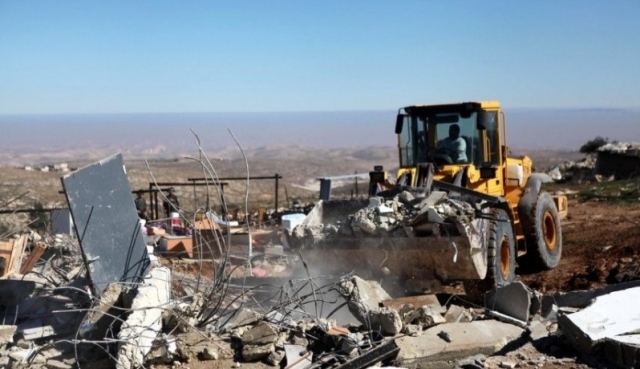قوات الاحتلال تهدم