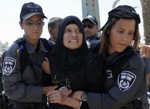 قوات الاحتلال تعتقل سيدتين من القدس
