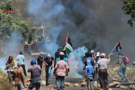 إصابة شاب بجروح وعشرات