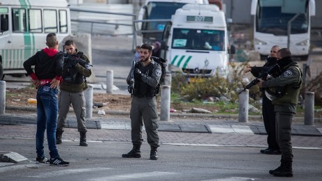 القدس: اعتقال شاب في 