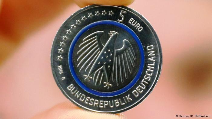 طلب شديد في ألمانيا على أول عملة معدنية من فئة خمسة يورو