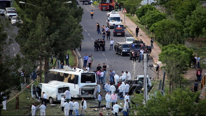 تركيا: مقتل 3 وإصابة 34 في انفجار مفخخة