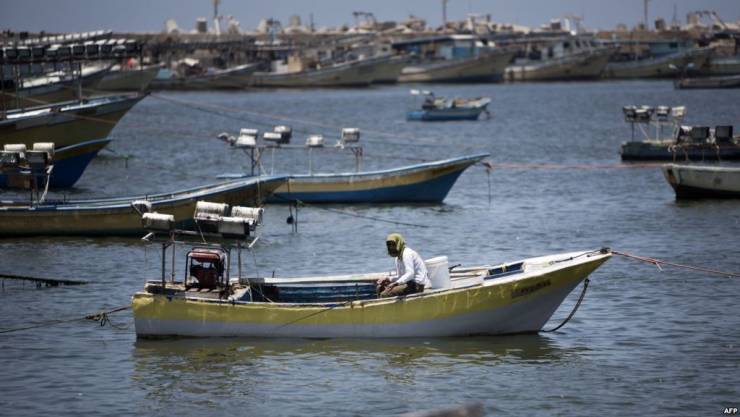 بحرية الاحتلال تطلق النار صوب مراكب الصيادين شمال غزة
