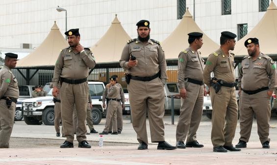السعودية تعتقل طالبين بتهمة 