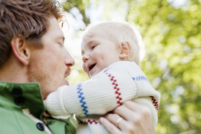  لعب الأب مع أبنائه يحسن صحتهم النفسية والسلوكية
