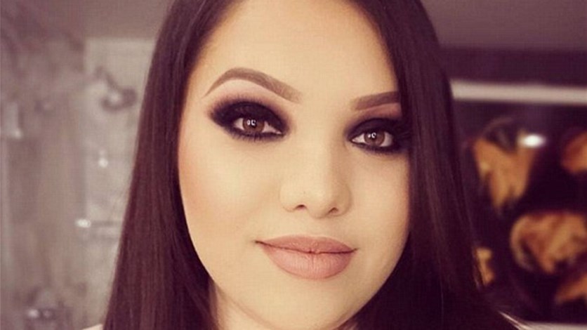 بالفيديو| طريقة مثاليّة لوضع كريم الأساس باستخدام الجوارب!
