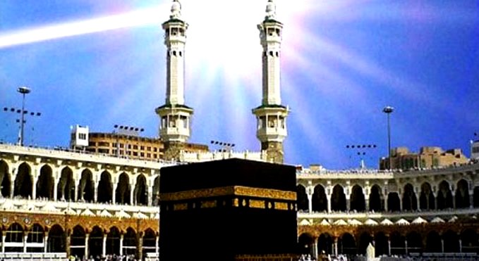 الشمس تتعامد اليوم على الكعبة المشرفة لحظة أذان الجمعة
