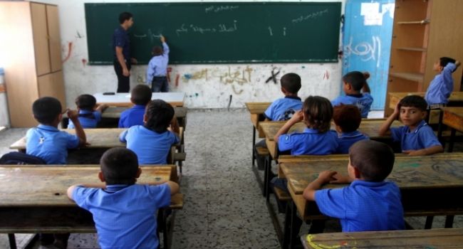 توفير مولدات كهربائية جديدة لـ43 مدرسة تابعة للأونروا في غزة
