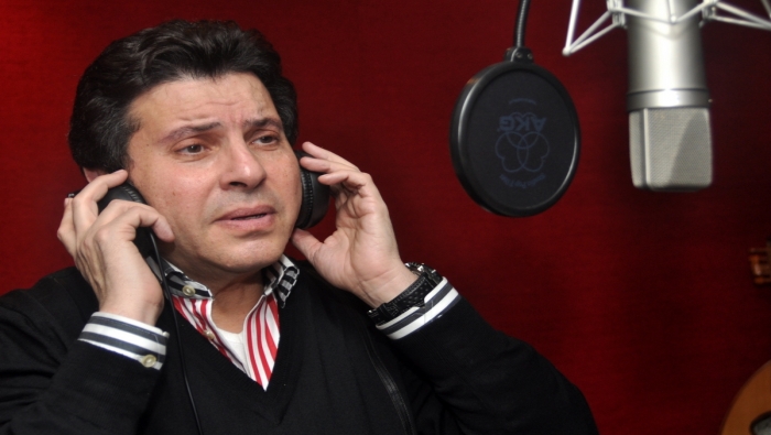 هاني شاكر يغرد خارج