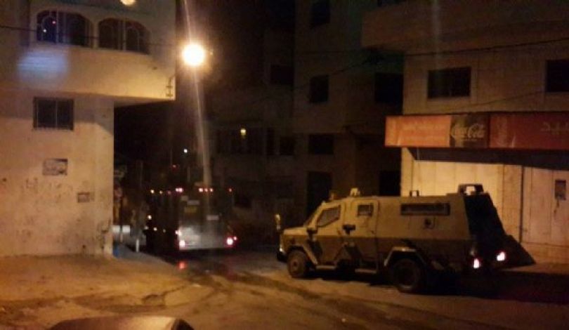 الاحتلال يخطر بهدم منازل منفذي عملية تل أبيب

