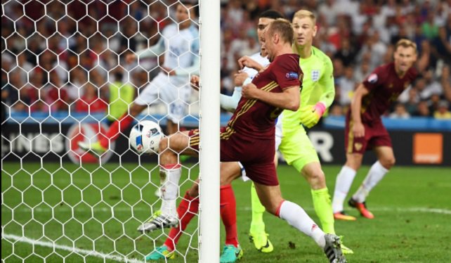 إنجلترا تواصل فصولها الباردة وتتعادل مع روسيا

