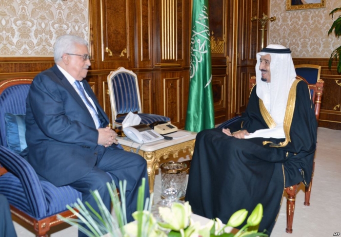 بالصور ...الهدية التذكارية التي اهداها الرئيس عباس للملك السعودي