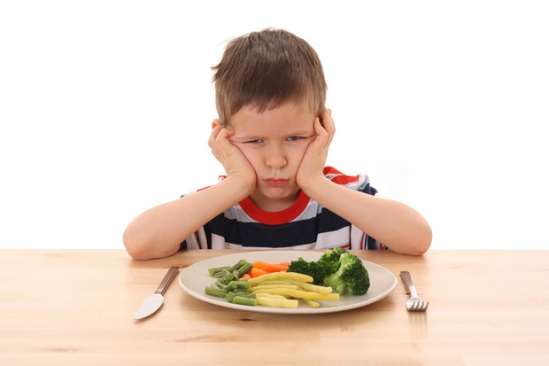 كيف تُجنب طفلك الشعور بالعطش والجوع خلال الصيام؟

