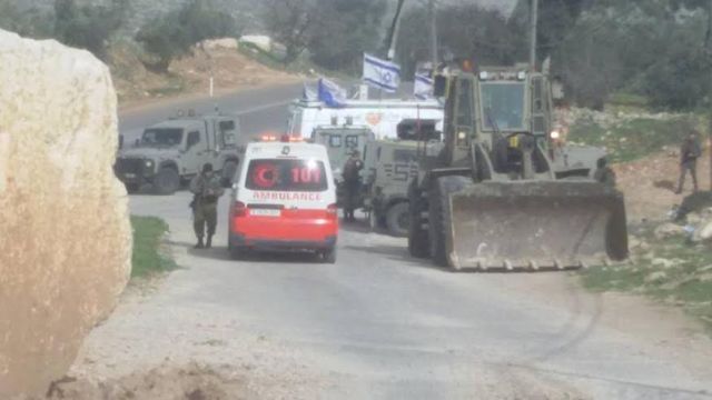 قوات الاحتلال تغلق المدخل الرئيسي لبلدة بني نعيم
