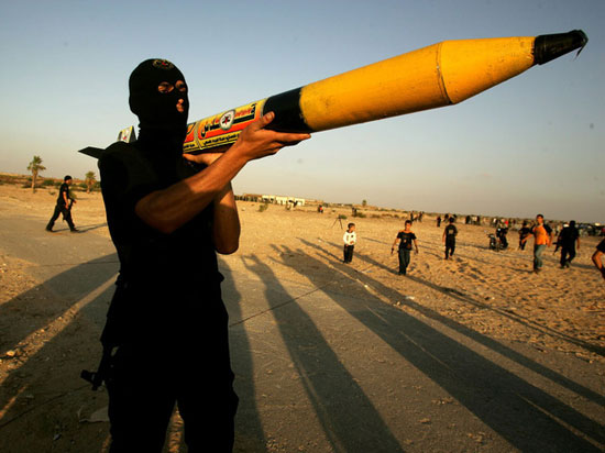 مصر.. المؤبد لـ22 شخصاً بتهمة صناعة صواريخ لحماس!

