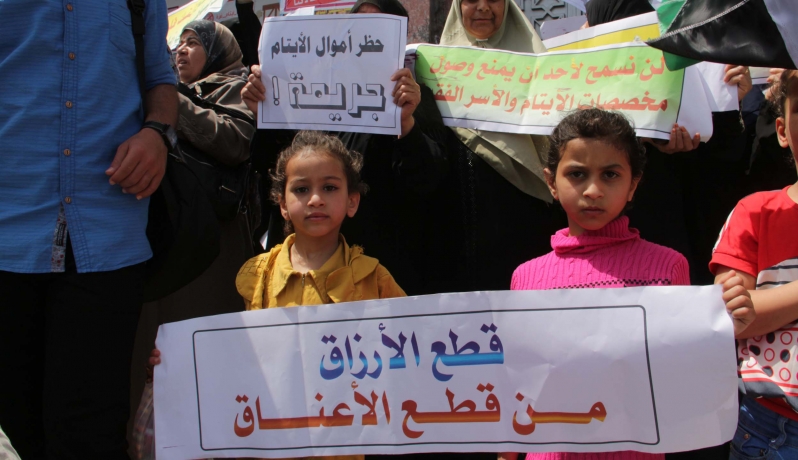 غزة: وكيل وزارة الشؤون الاجتماعية يتهم الحكومة بقطع الشيكات عن 1297 عائلة