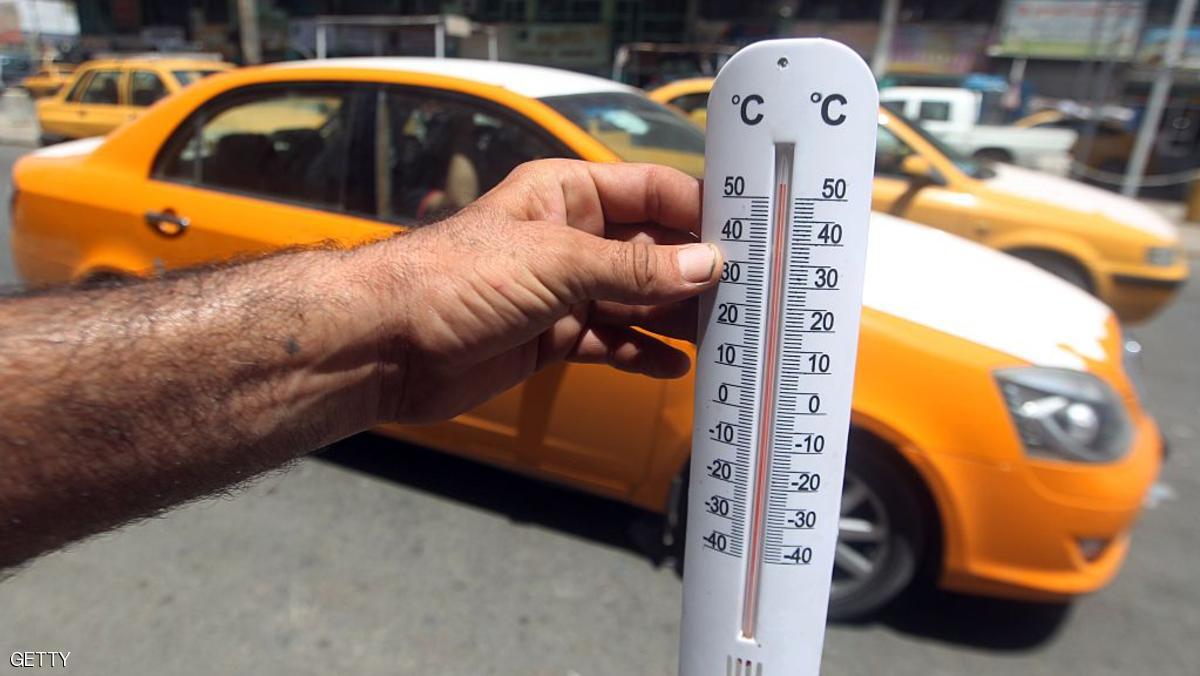 وسط موجة الحر.. إيران تقطع الكهرباء عن العراقيين
