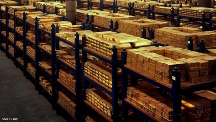هبوط الدولار وصعود للذهب بعد بيانات أميركية ضعيفة
