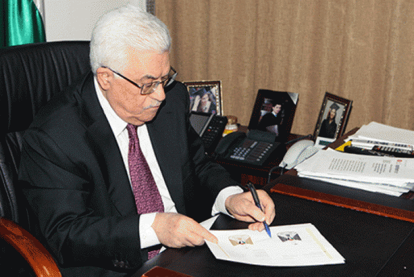 الرئيس يصادق على قانون الصيادلة
