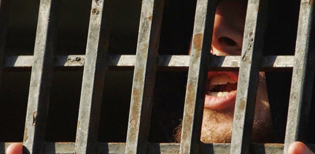هكذا يحتجز الاحتلال الأسير وليد مسالمة المضرب منذ 28 يوماً