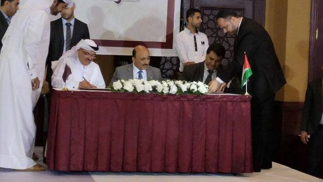 العمادي يوقع رزمة مشاريع جديدة بقيمة 40 مليون دولار في غزة
