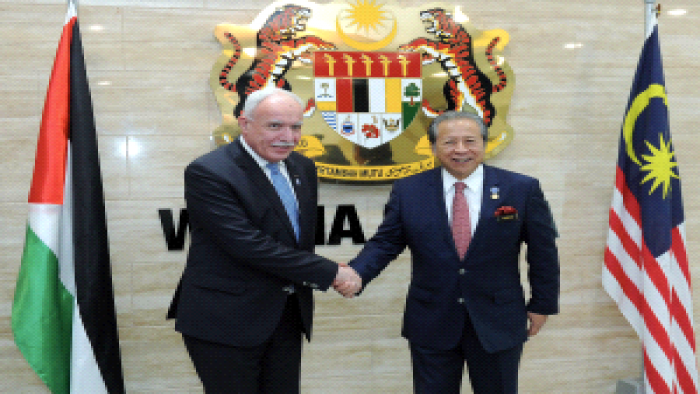 المالكي يبحث مع نظيره الماليزي تعزيز التعاون الثنائي