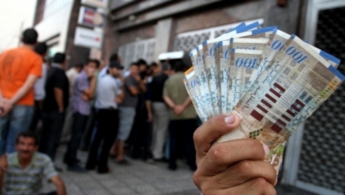 المالية بغزة:عدد الموظفين المحجوبين من المنحة القطرية قد يرتفع
