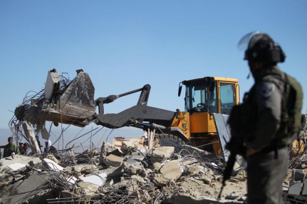 الاحتلال يهدم منزلا في دوما